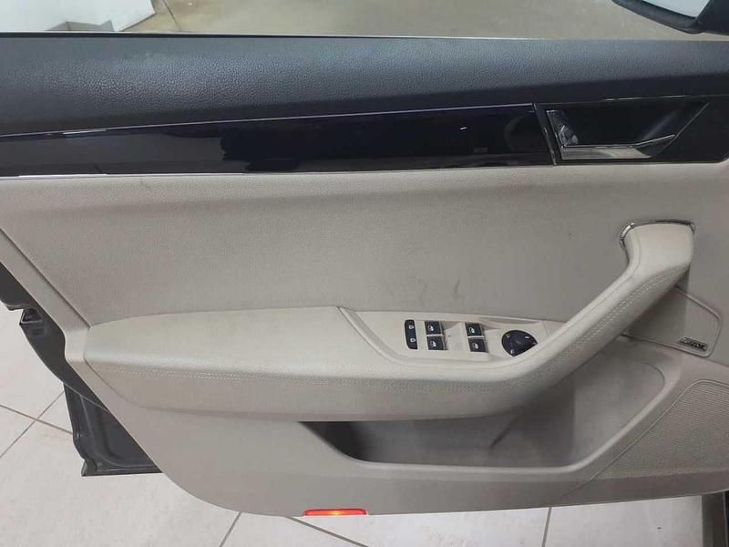 Gebraucht Skoda Superb LAURIN & KLEMENT 200 PS (147 kW) 2023 Blackmagic perleffekt Kombi