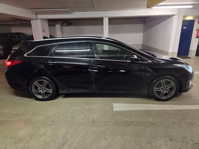 Gebraucht Hyundai i40 Premium 136 PS (100 kW) 2015 Schwarz Kombi