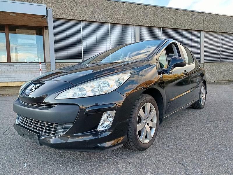 Gebraucht Peugeot 308 Premium 111 PS (81 kW) 2011 Noir perla nera Limousine