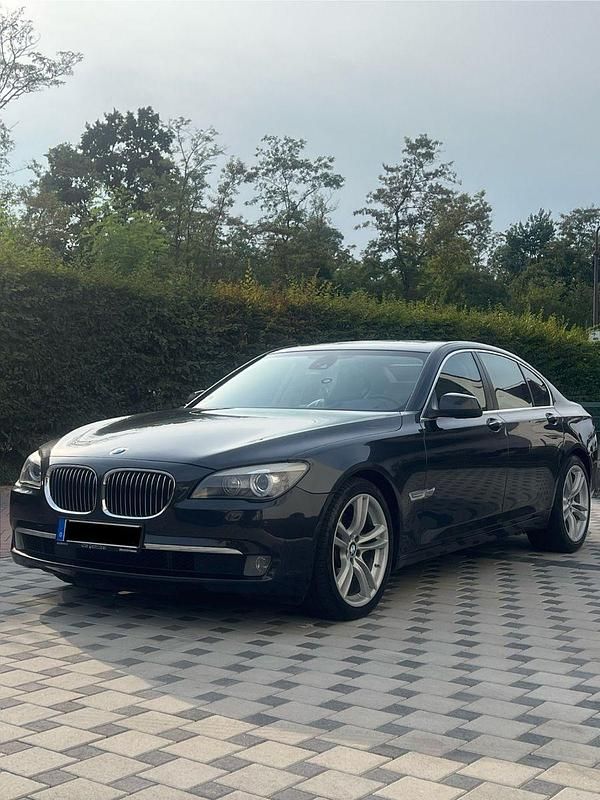 Schwarz Gebraucht 2011 BMW 740 Performance Limousine | 11.500 € (Teuer) - Bild 1/4