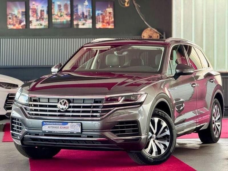 Grau Gebraucht 2019 VW Touareg Elegance SUV | 34.400 € (Fairer Preis) - Bild 1/4