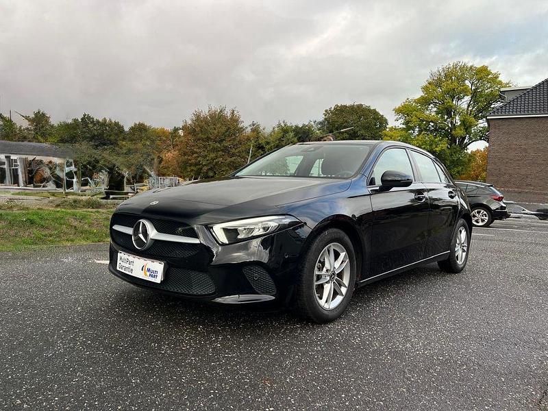 Schwarz Gebraucht 2019 Mercedes A200 Limousine | 19.499 € (Guter Preis) - Bild 1/4