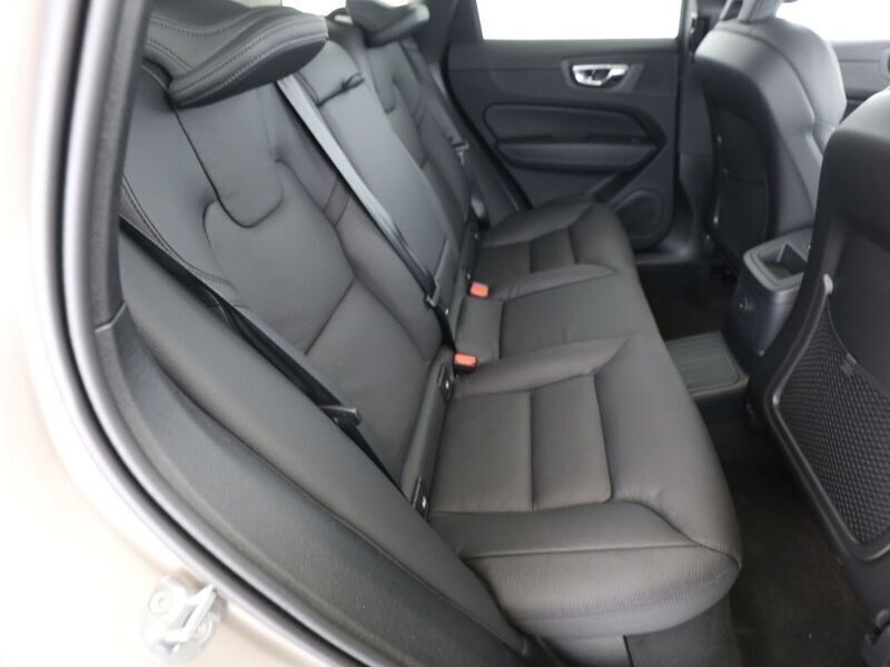 Gebraucht Volvo XC60 Plus 398 PS (292 kW) 2024 Bright dusk / metallic SUV