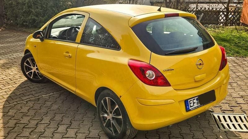 Gebraucht Opel Corsa 80 PS (58 kW) 2009 Gelb Kleinwagen