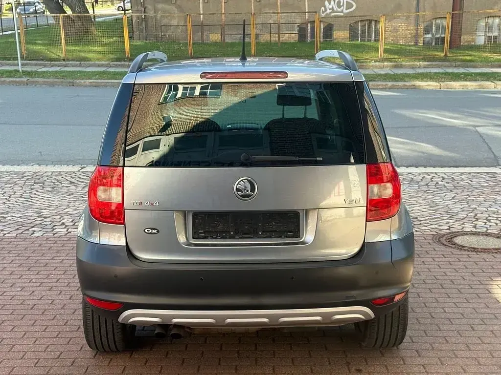 Gebraucht Skoda Yeti Adventure 140 PS (102 kW) 2012 Grau SUV