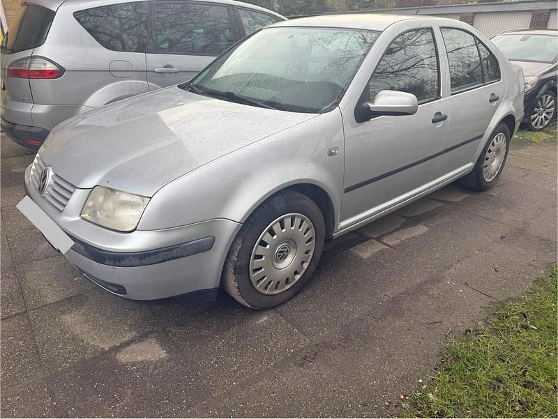 Silber Gebraucht 2000 VW Bora Edition Limousine | 1.250 € (Guter Preis) - Bild 1/4