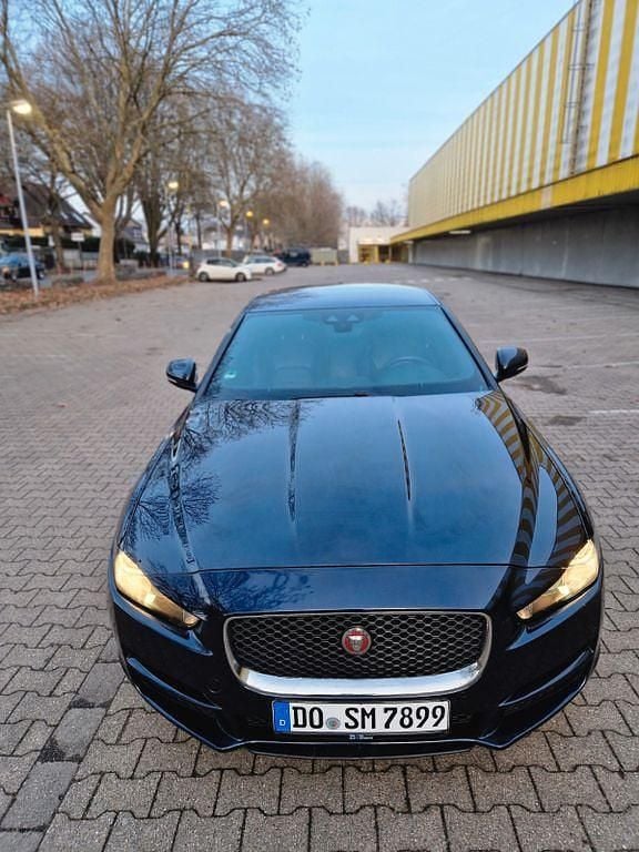 Gebraucht Jaguar XE Pure 179 PS (131 kW) 2019 Blau Limousine