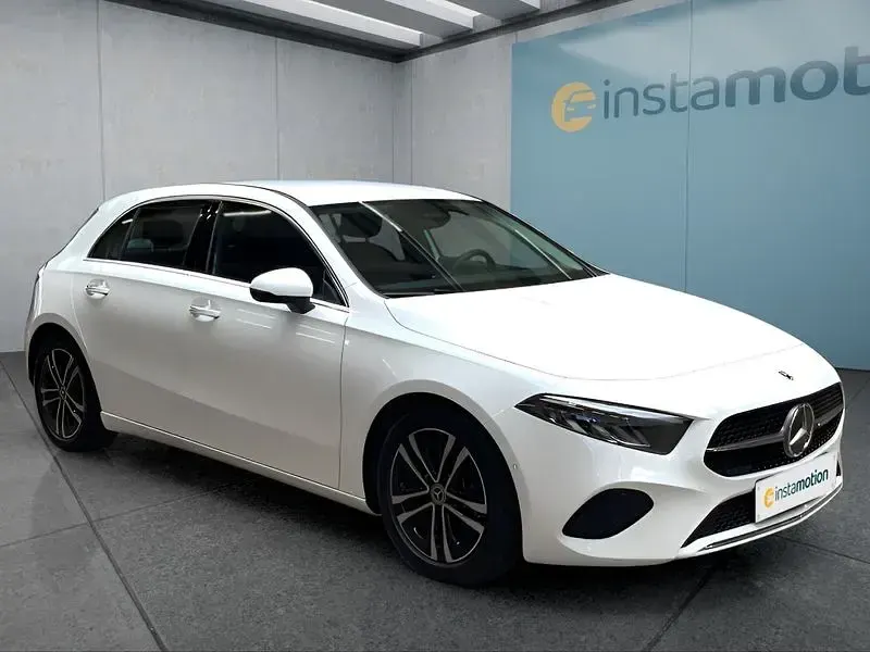 Gebraucht Mercedes A200 163 PS (119 kW) 2025 Weiß Limousine