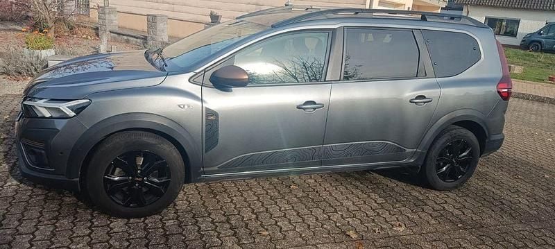 Grau Gebraucht 2023 Dacia Jogger Extreme Van / Kleinbus | 16.990 € (Superpreis) - Bild 1/4