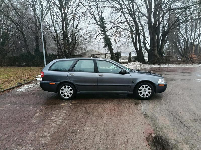 Gebraucht Volvo V40 122 PS (89 kW) 2002 Grau Kombi
