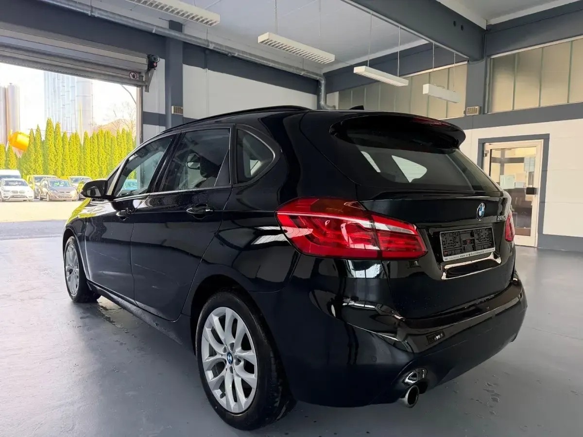 Gebraucht BMW 225 Active Tourer Advantage 136 PS (100 kW) 2020 Schwarz Van / Kleinbus