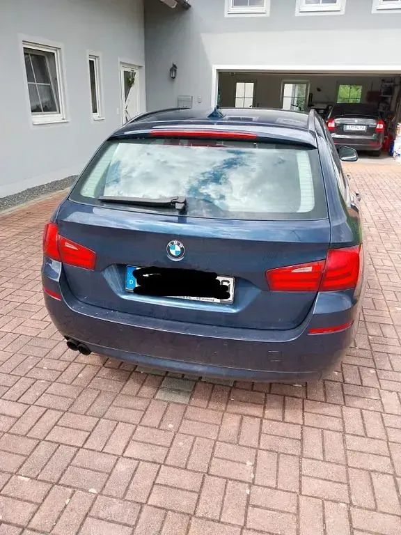 Gebraucht BMW 525 218 PS (160 kW) 2012 Blau Limousine