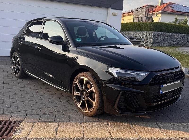 Schwarz Gebraucht 2023 Audi A1 Sportback S-Line Kleinwagen | 24.999 € (Fairer Preis) - Bild 1/4