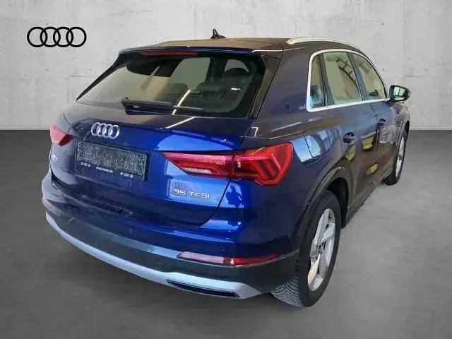 Gebraucht Audi Q3 Ambiente 150 PS (110 kW) 2022 Navarrablau metallic SUV