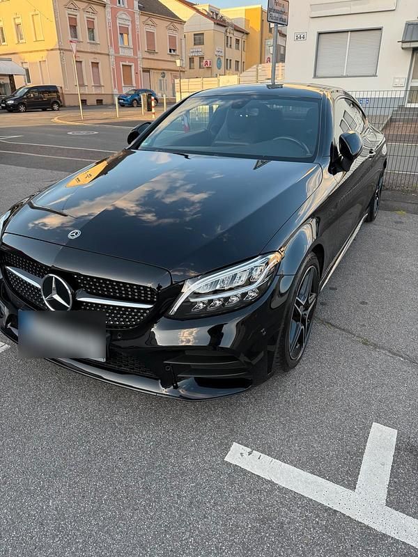 Schwarz Gebraucht 2019 Mercedes C200 AMG Coupé | 28.900 € (Guter Preis) - Bild 1/4