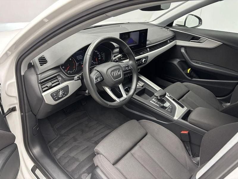 Używany Audi A4 Advanced 204 KM (150 kW) 2023 Biały Kombi