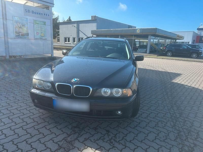 Gebraucht BMW 520 136 PS (100 kW) 2002 Schwarz Kombi