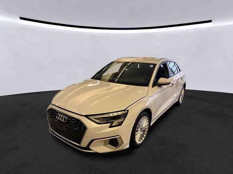 Weiß Gebraucht 2022 Audi A3 Advanced Limousine | 22.870 € (Fairer Preis) - Bild 1/4