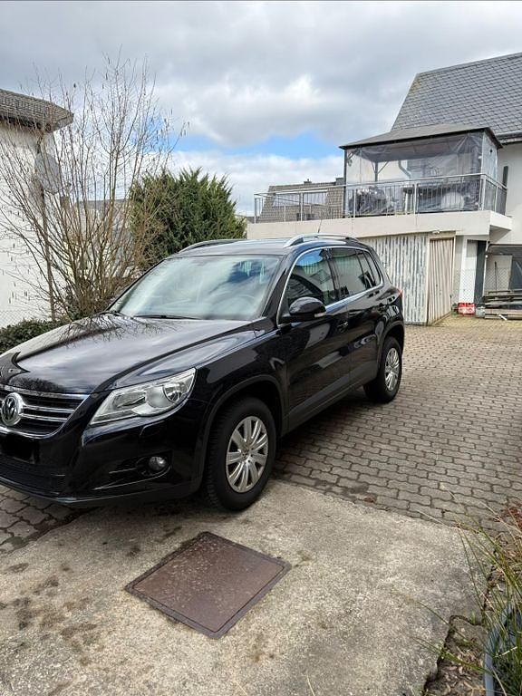 Gebraucht VW Tiguan Team 140 PS (102 kW) 2010 Schwarz SUV