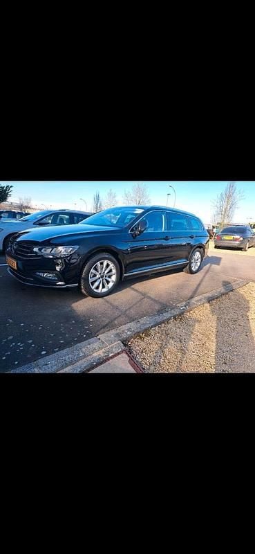 Schwarz Gebraucht 2021 VW Passat Kombi | 21.999 € (Guter Preis) - Bild 1/4