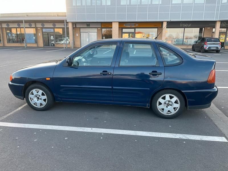 Gebraucht VW Polo 60 PS (44 kW) 1999 Blau Limousine