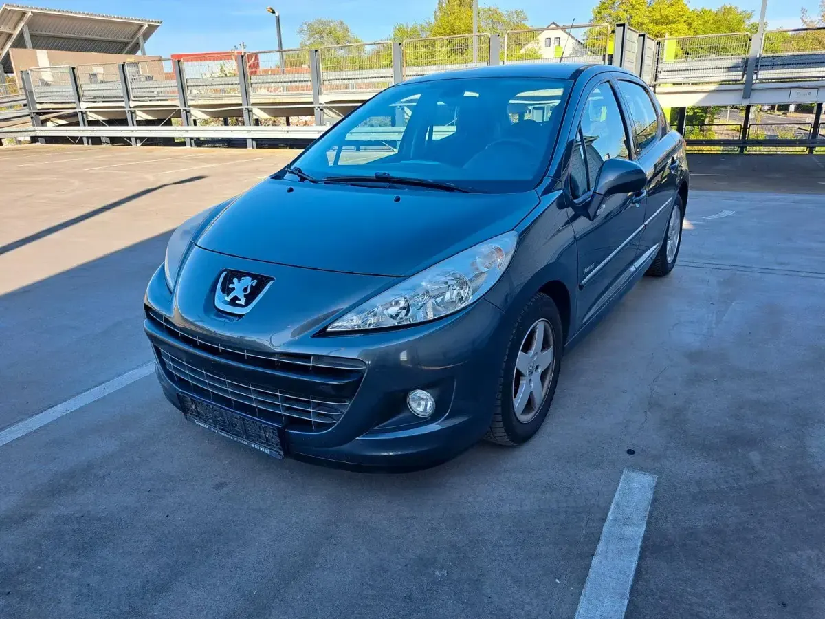 Gebraucht Peugeot 207 95 PS (69 kW) 2012 Grau Kleinwagen