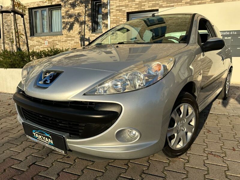 Lackierung aluminiumgrau/meta Gebraucht 2009 Peugeot 206+ Kleinwagen | 2.990 € (Teuer) - Bild 1/4