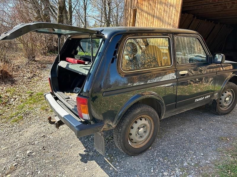 Gebraucht Lada Taiga 83 PS (61 kW) 2015 Grün SUV