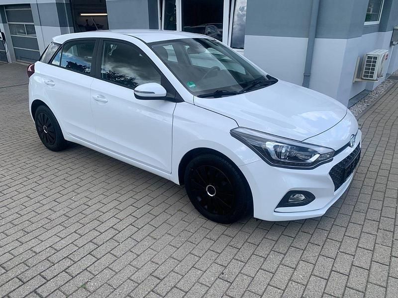 Weiß Gebraucht 2019 Hyundai i20 Kleinwagen | 11.990 € (Fairer Preis) - Bild 1/4
