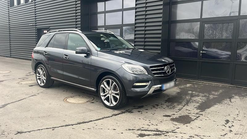 Gebraucht Mercedes ML350 258 PS (189 kW) 2013 Grau SUV