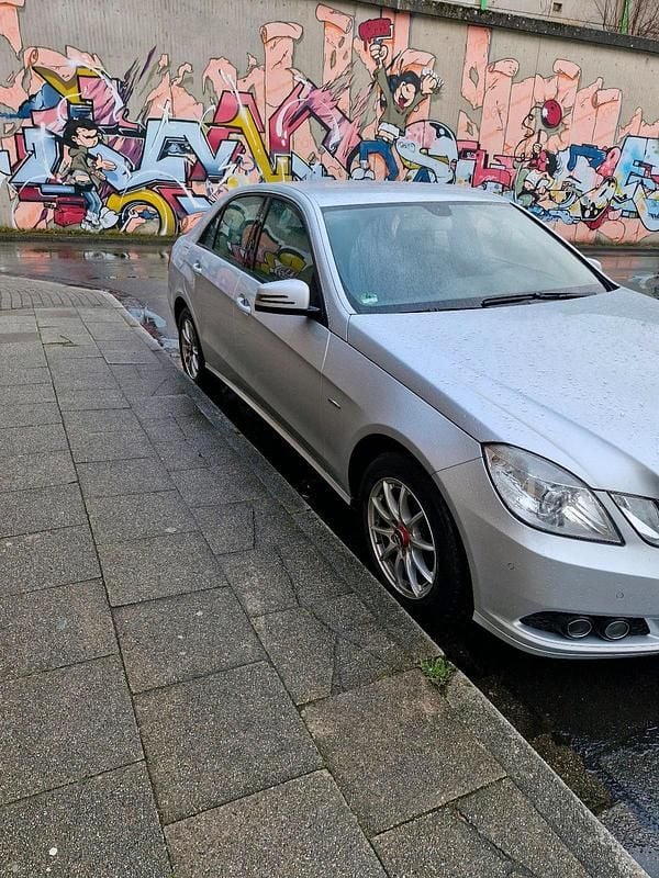Gebraucht Mercedes E200 184 PS (135 kW) 2011 Silber Limousine
