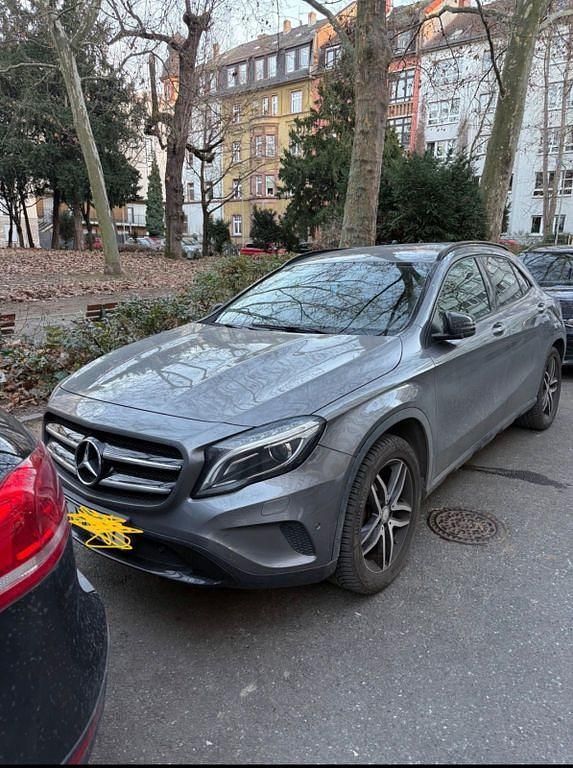 Gebraucht Mercedes GLA180 Urban 122 PS (89 kW) 2015 Grau SUV