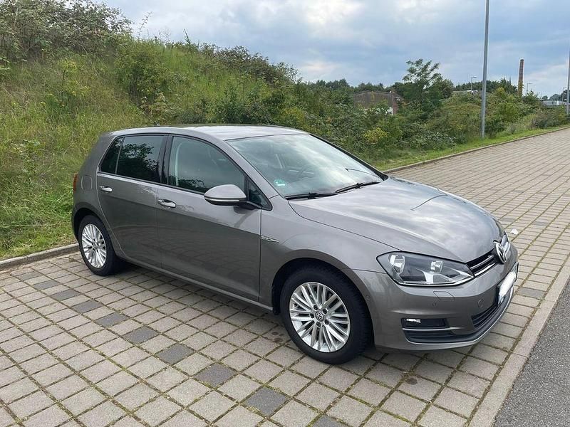 Grau Gebraucht 2015 VW Golf VII Cup Limousine | 10.700 € (Fairer Preis) - Bild 1/4