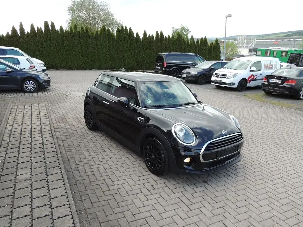 Käytetty Mini Cooper D 116 HP (85 kW) 2019 Musta Viistoperä