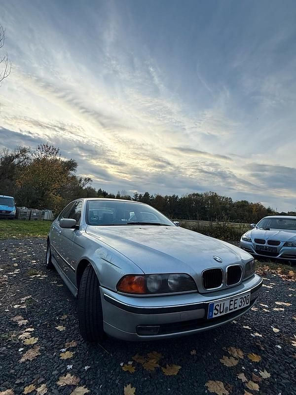 Grau Gebraucht 1997 BMW 523 Limousine | 3.499 € (Fairer Preis) - Bild 1/4