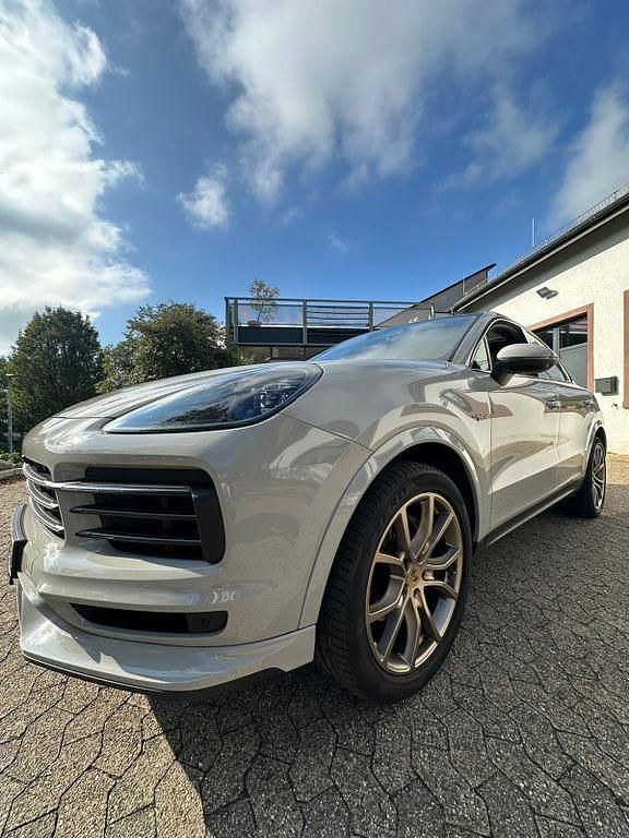 Grau Gebraucht 2023 Porsche Cayenne Platinum Edition SUV | 89.300 € (Etwas zu teuer) - Bild 1/4