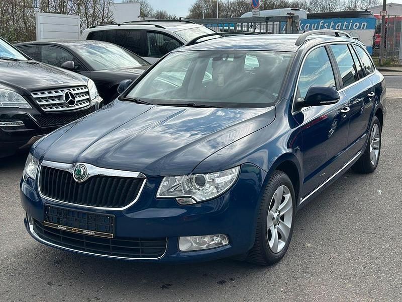 Gebraucht Skoda Superb 140 PS (102 kW) 2011 Blau Kombi