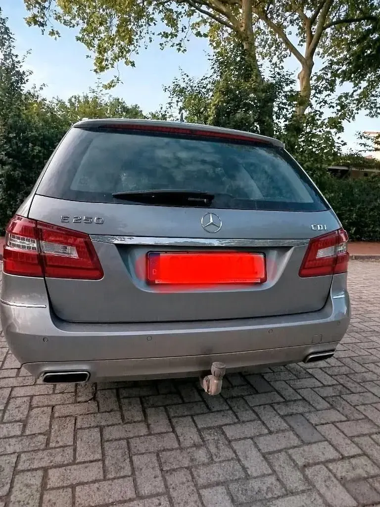 Gebraucht Mercedes E250 Avantgarde 211 PS (155 kW) 2011 Silber Kombi