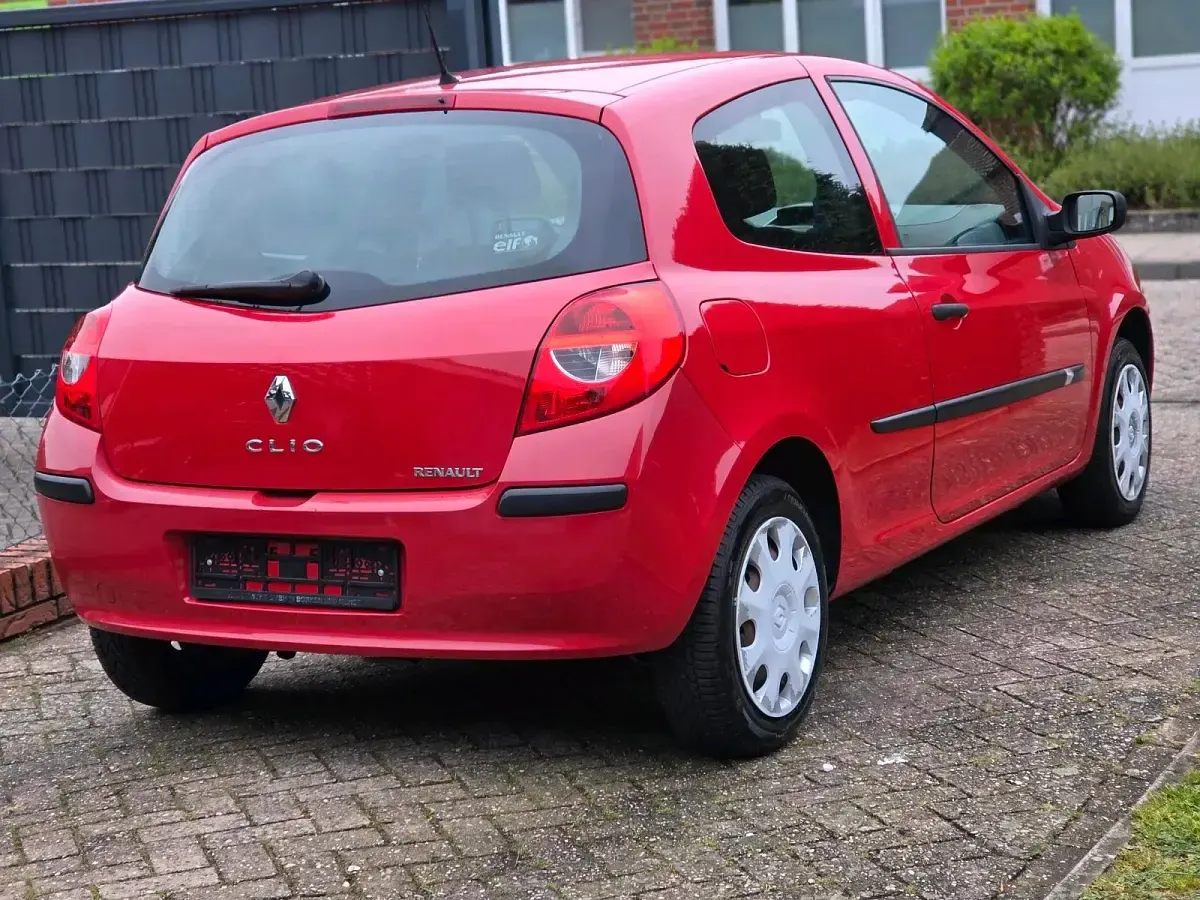 Używany Renault Clio II 2007 Czerwony Hatchback