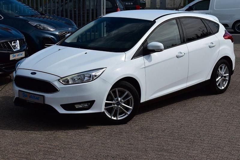 Weiß Gebraucht 2016 Ford Focus Business Edition Limousine | 7.490 € (Superpreis) - Bild 1/4