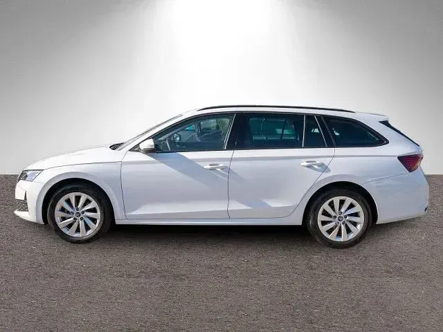 Gebraucht Skoda Octavia Selection 150 PS (110 kW) 2025 Moonweiss metallic Kombi