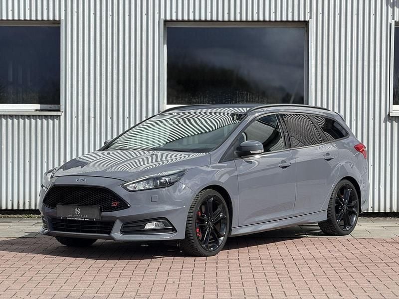 Gebraucht Ford Focus Premium 250 PS (183 kW) 2017 Slategrau Kombi