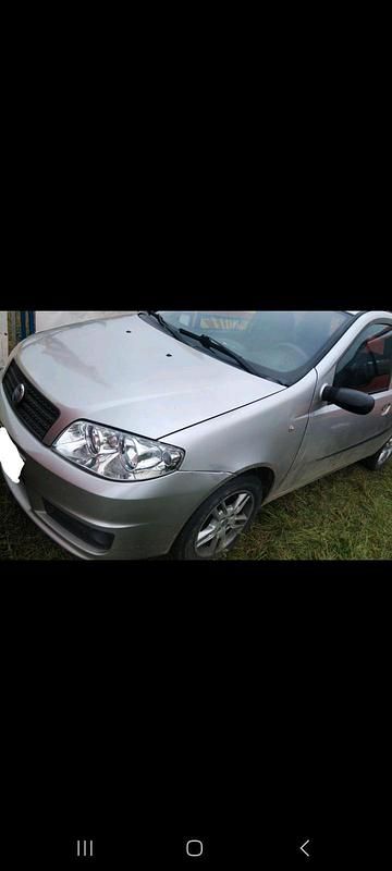 Silber Gebraucht 2003 Fiat Punto Kleinwagen | 750 € (Fairer Preis) - Bild 1/4