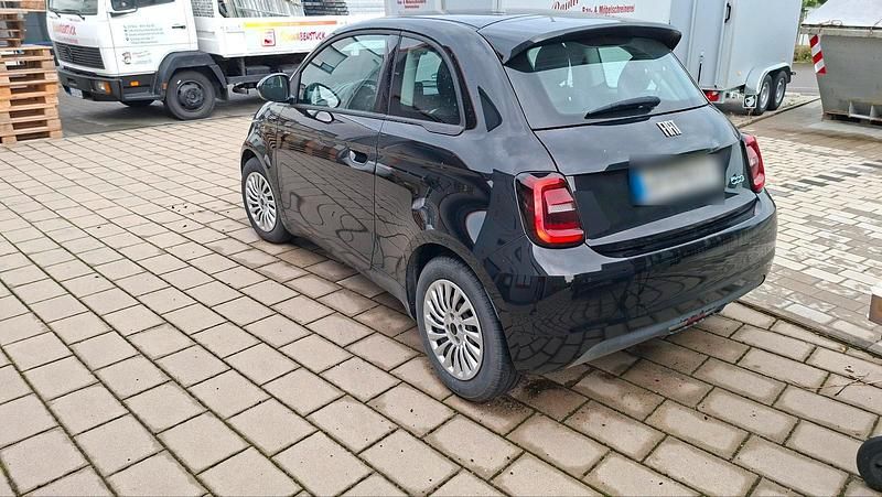 Gebraucht Fiat 500e Action 69 kW (95 PS) 2023 Schwarz Kleinwagen