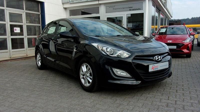 Gebraucht Hyundai i30 Edition 99 PS (72 kW) 2013 Schwarz Limousine