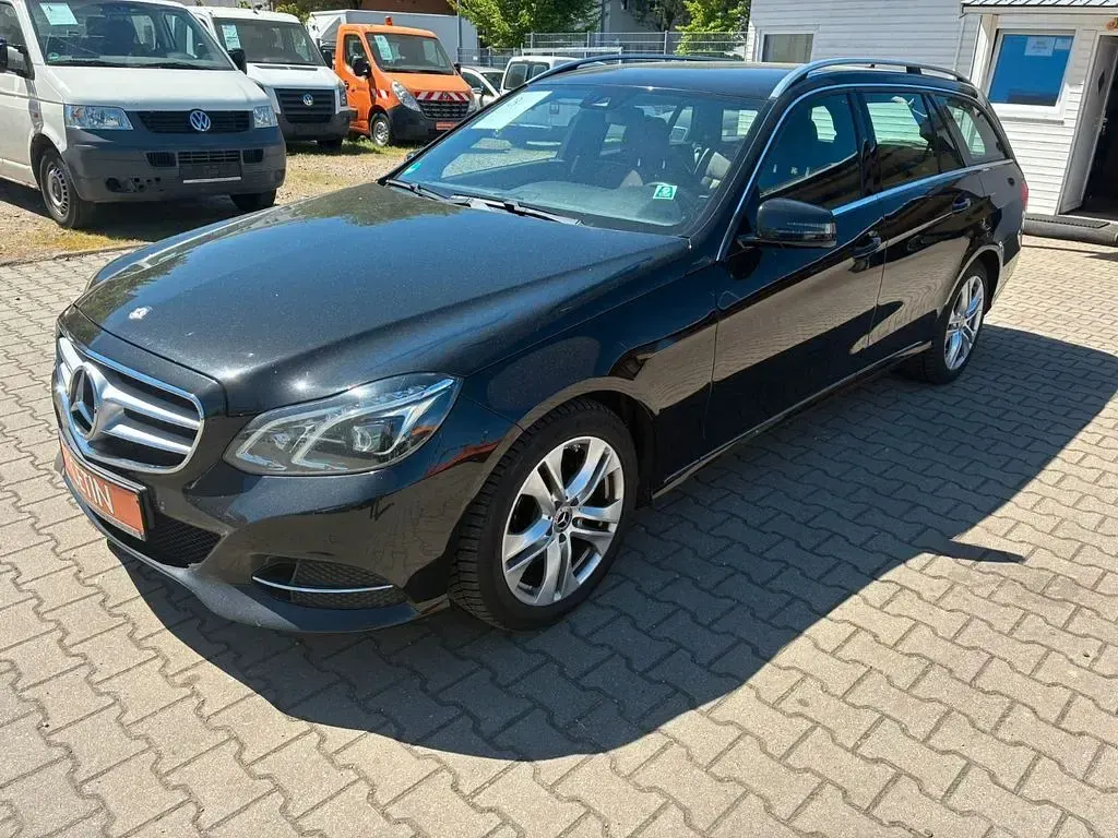 Gebraucht Mercedes E250 204 PS (150 kW) 2014 Schwarz Kombi