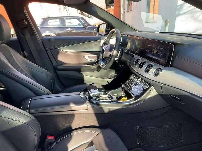 Gebraucht Mercedes E220 194 PS (142 kW) 2018 Blau Kombi