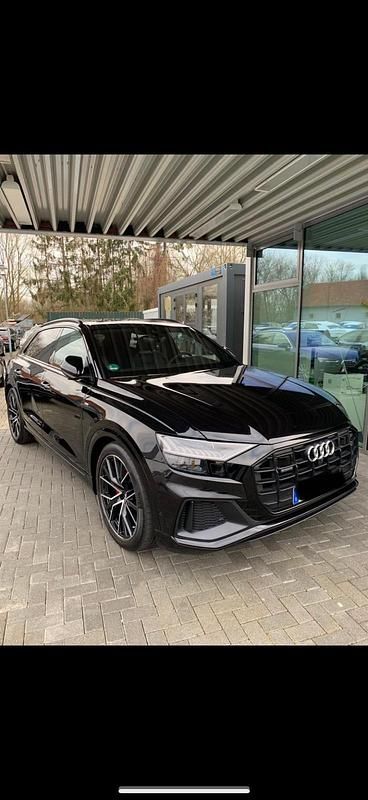 Schwarz Gebraucht 2018 Audi Q8 Ambiente SUV | 44.800 € (Fairer Preis) - Bild 1/4