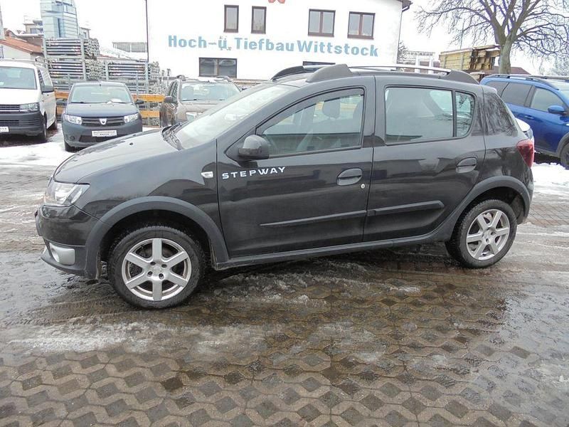 Gebraucht Dacia Sandero Prestige 90 PS (66 kW) 2014 Schwarz Limousine