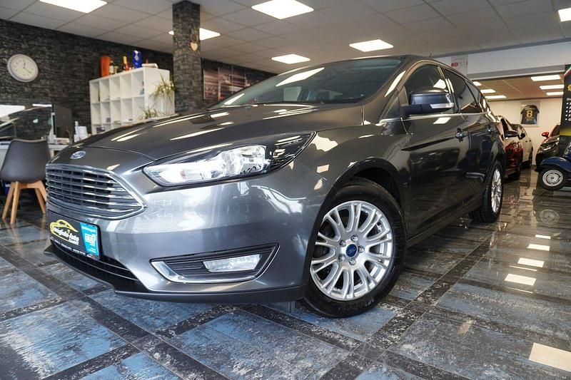 Gebraucht Ford Focus Titanium 125 PS (91 kW) 2015 Grau Kombi
